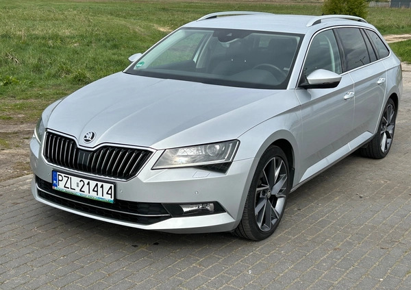 Skoda Superb cena 85000 przebieg: 157200, rok produkcji 2019 z Lubawa małe 301